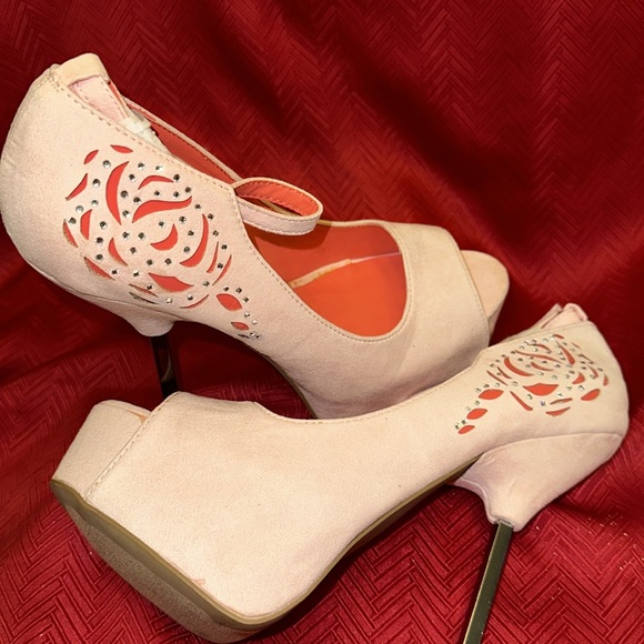Qupid Pink 5.5” Platform Heel. Open Toe. Size 9. - Picture 3 of 5